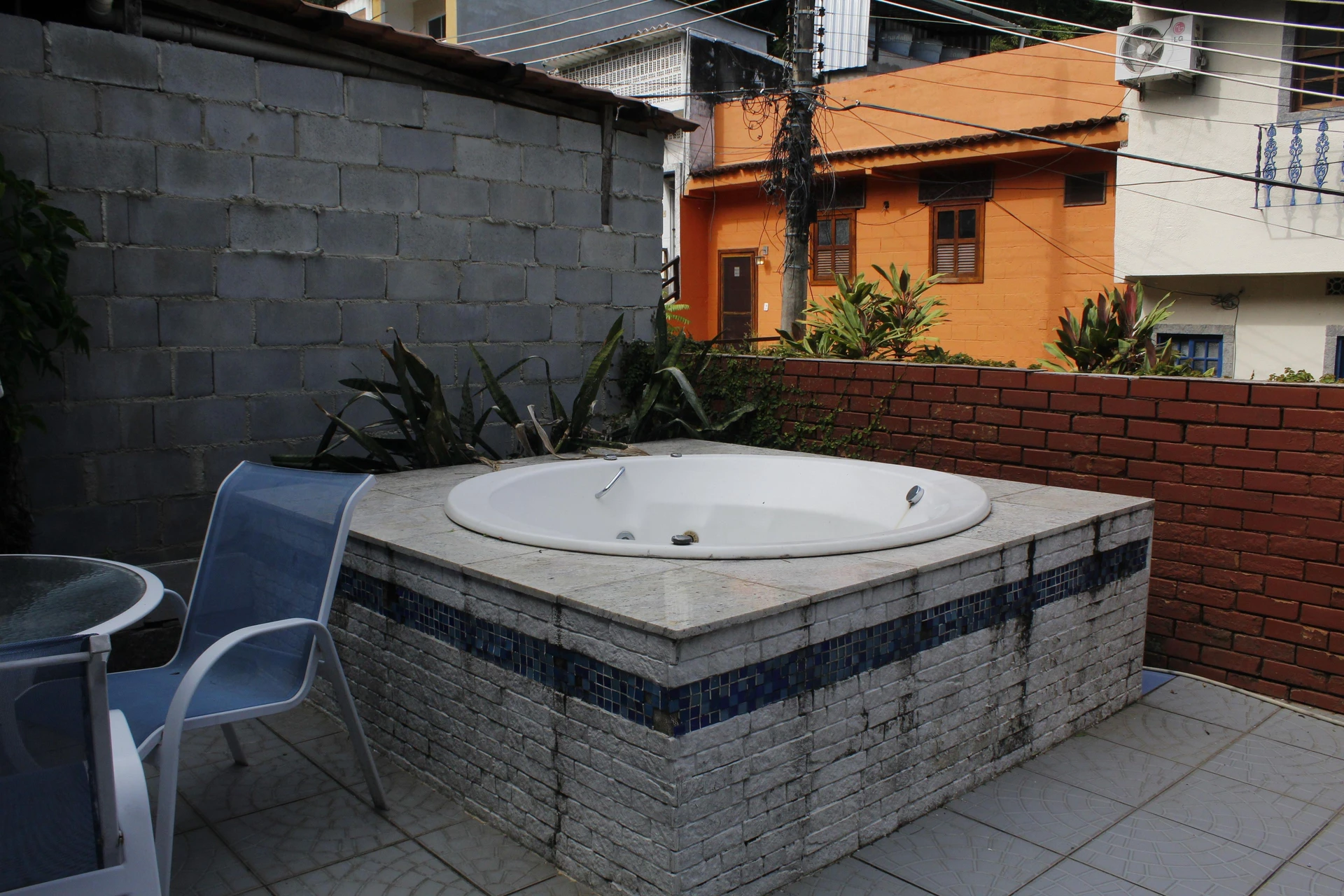 Furnished 4-bedroom house with private balcony — photo 17