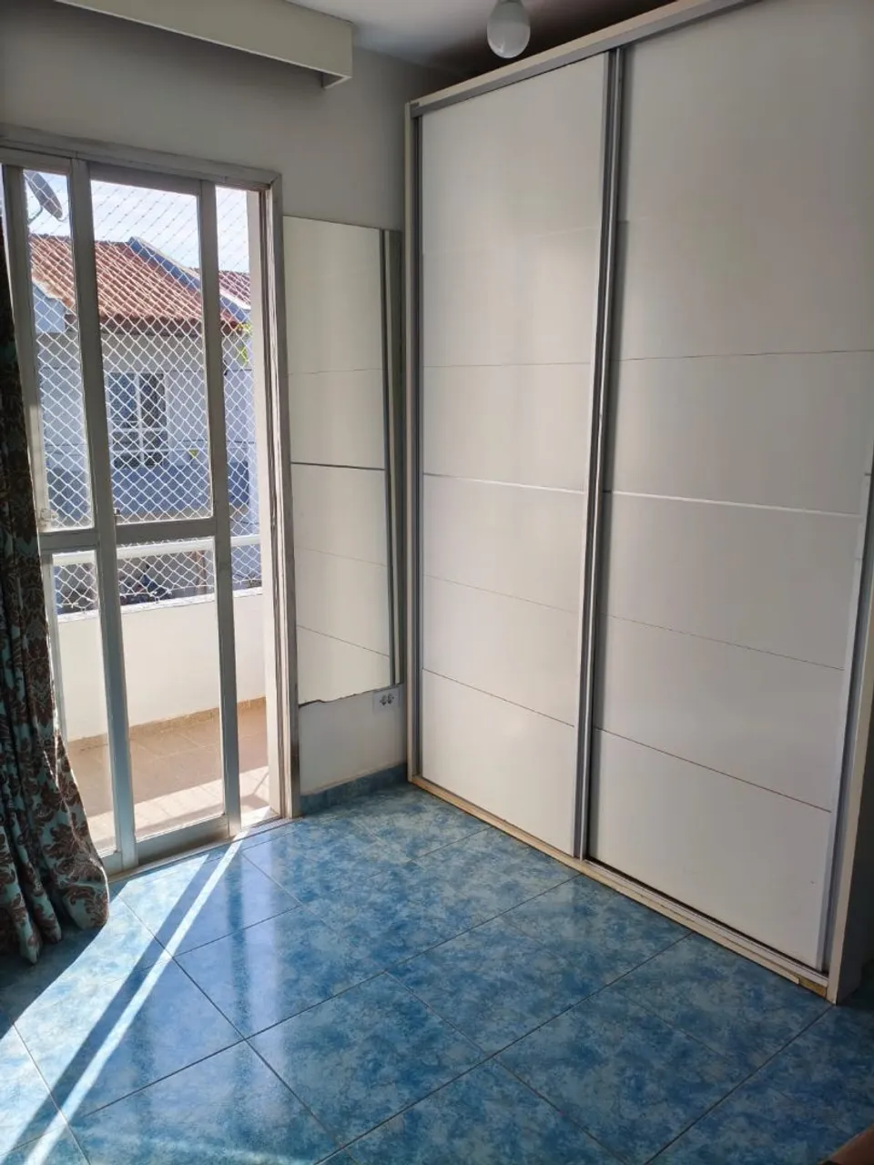 3-bedroom house with a bathtub — photo 2
