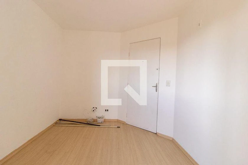 One-bedroom apartment with wood or laminate floors — photo 21