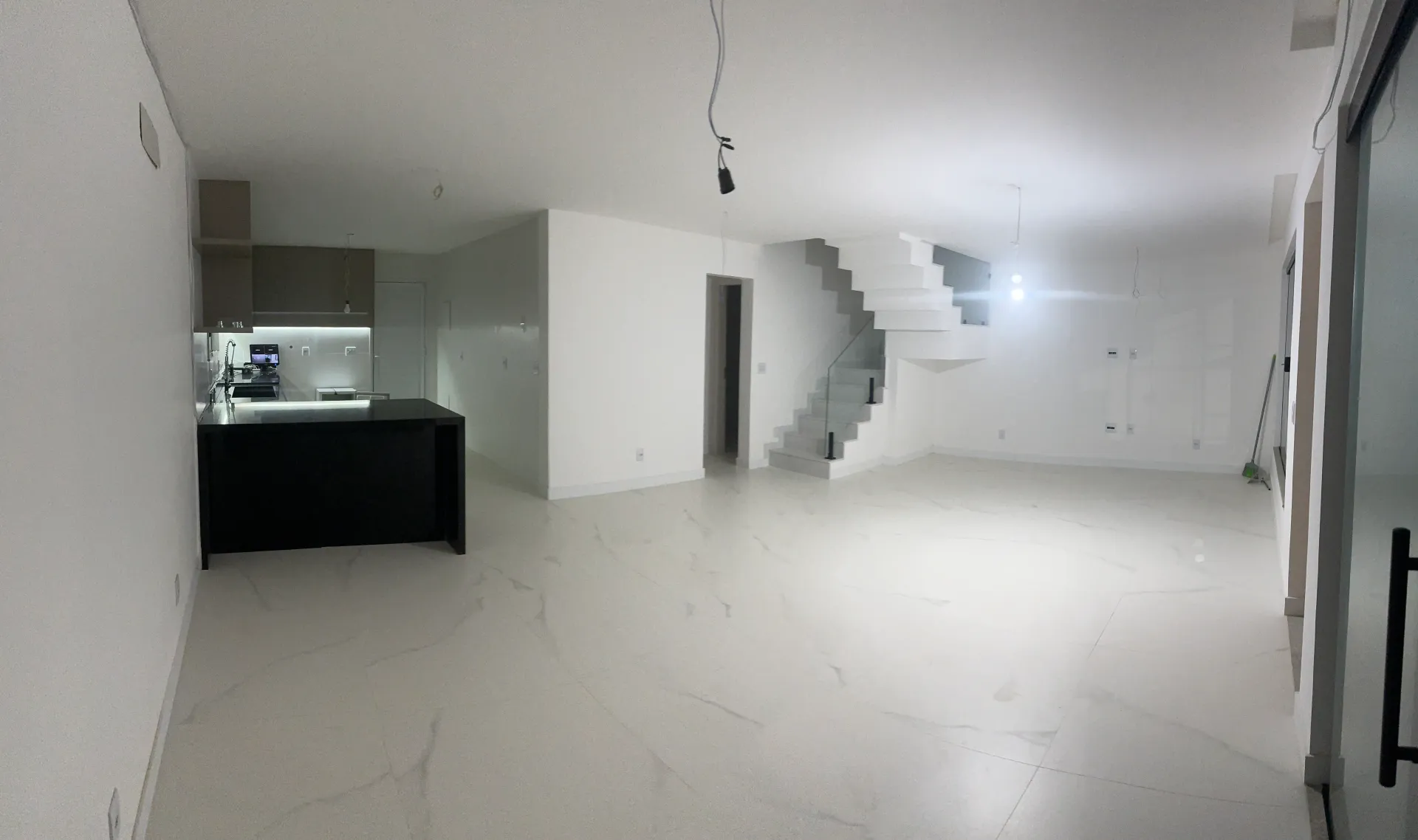4-bedroom house with floor-to-ceiling windows — photo 16