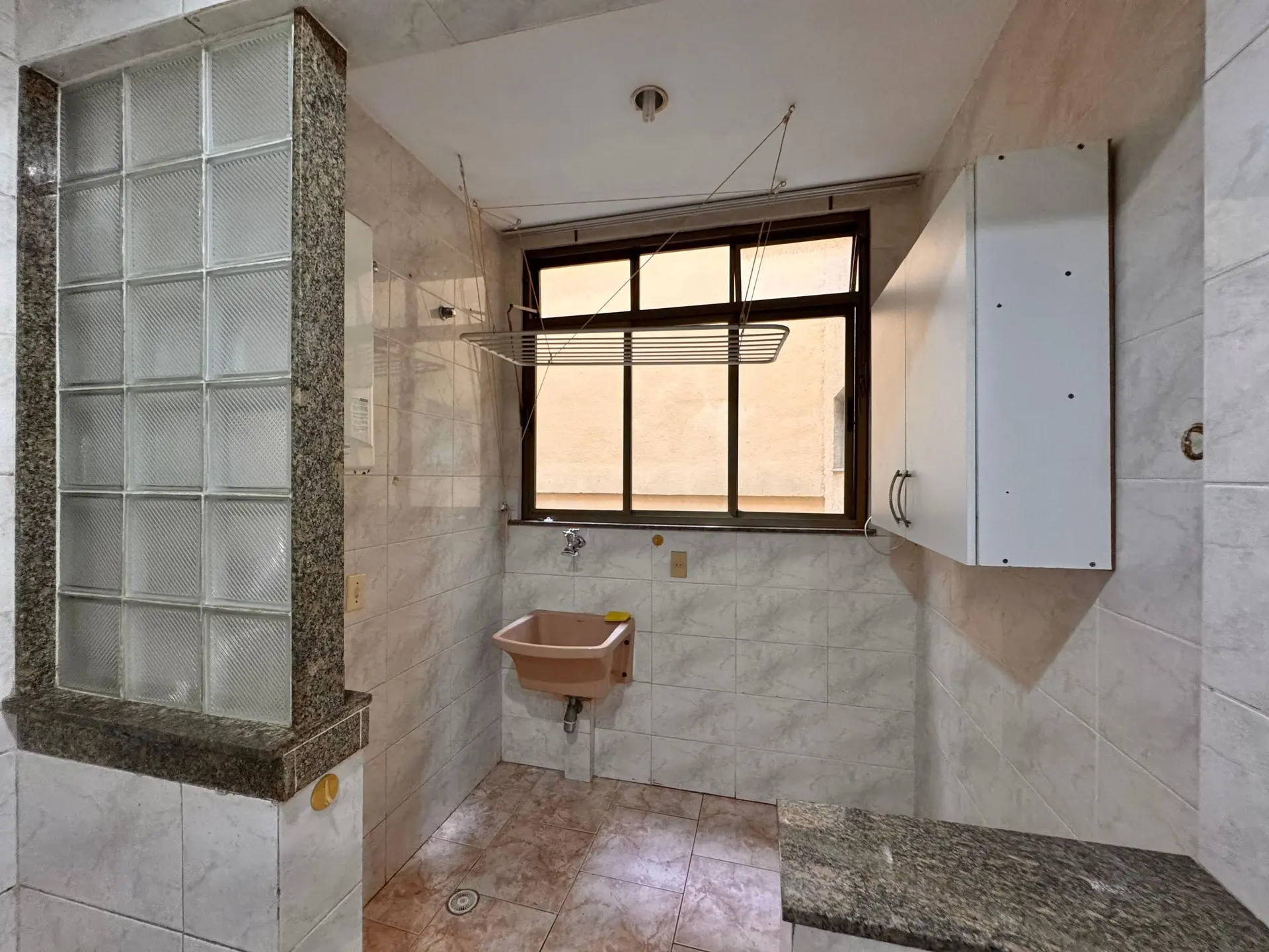Unfurnished 3-bedroom apartment with enclosed balcony — photo 37
