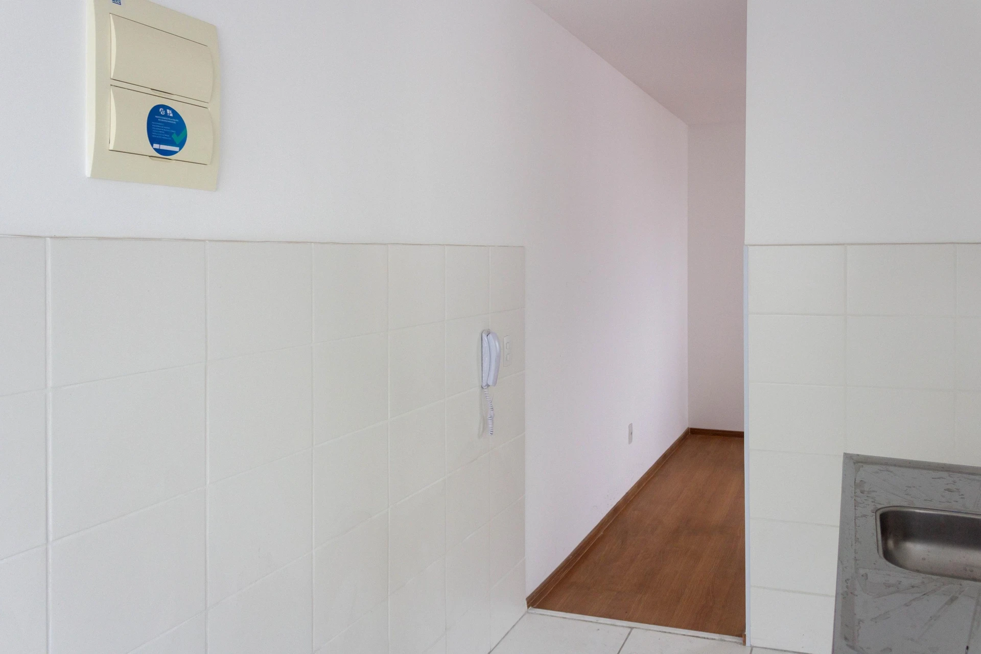 Деревянный пол или ламинат и 2 спальни: квартира 44 м² — photo 11