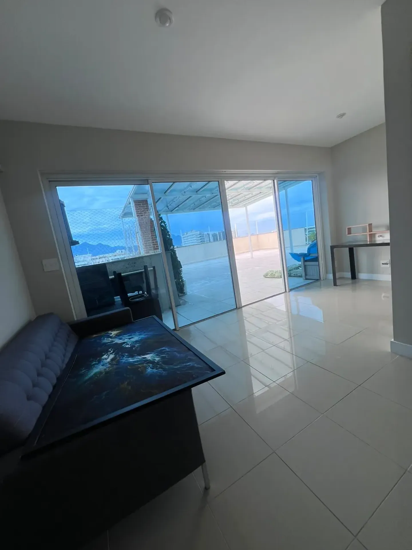 Apartment on the 10th floor with a grill on the balcony — photo 39