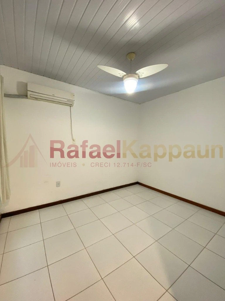 One-bedroom apartment with a mountain view in Florianópolis — photo 7