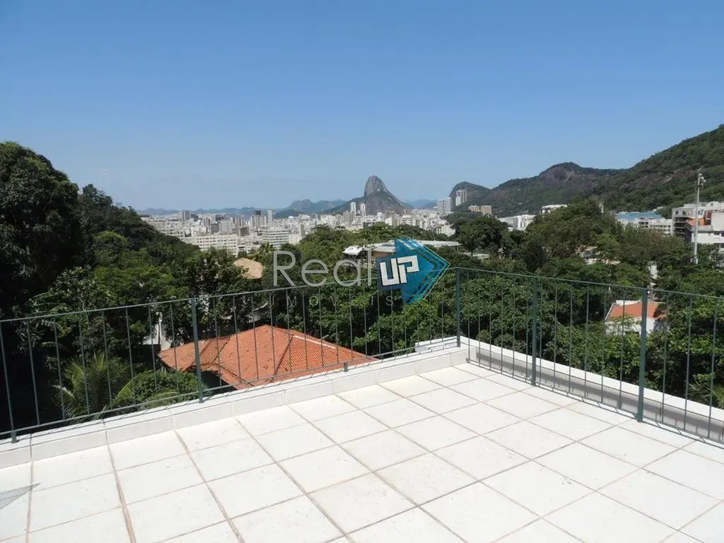 House with 3 bedrooms and 600 m² plus private BBQ terrace — photo 28