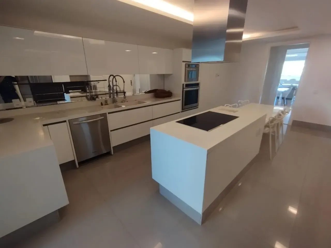 Apartamento sem mobília com 4 quartos e 5 banheiros — photo 45