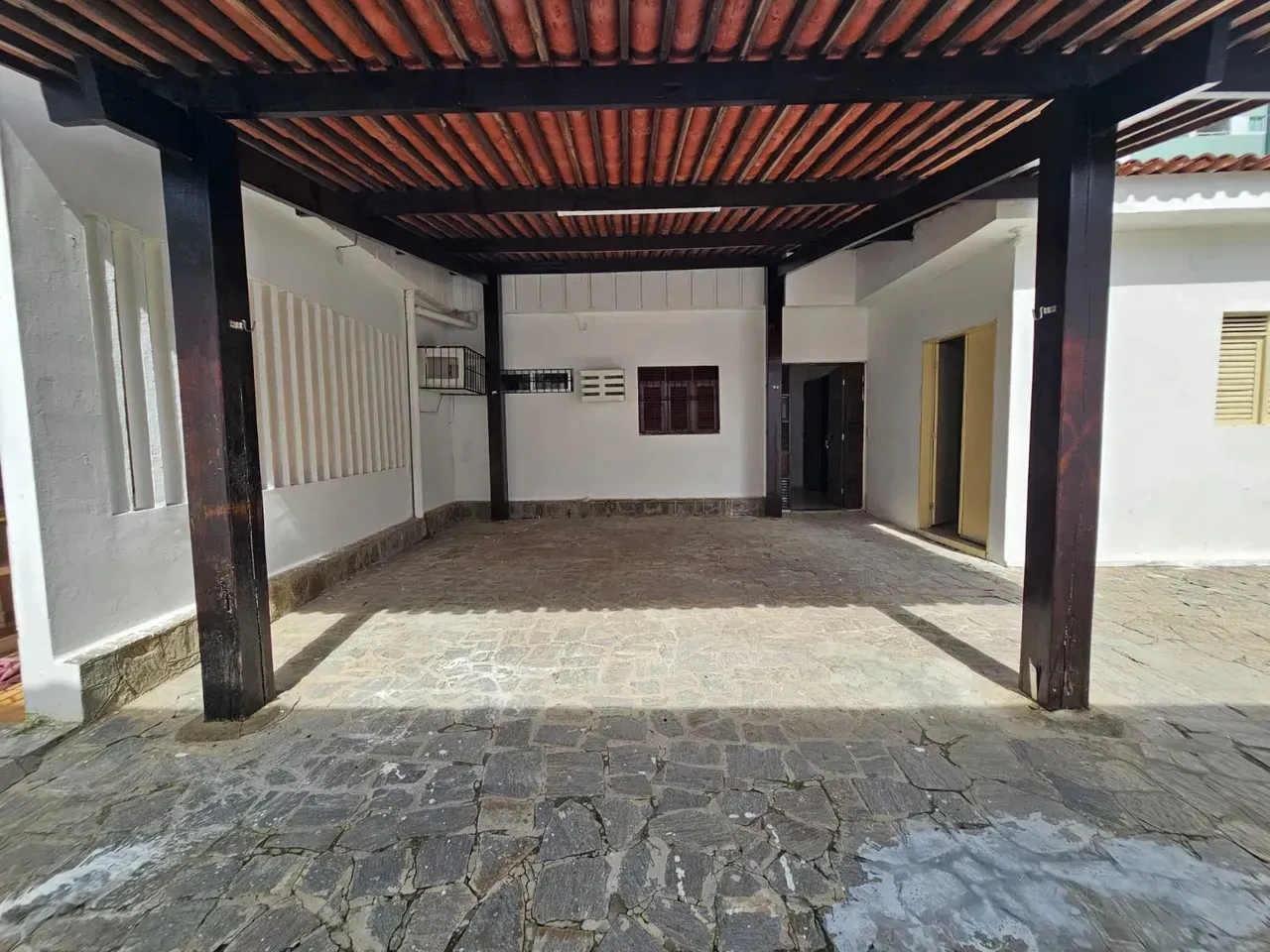 4 quartos e jardim: casa de 246 m² — photo 10