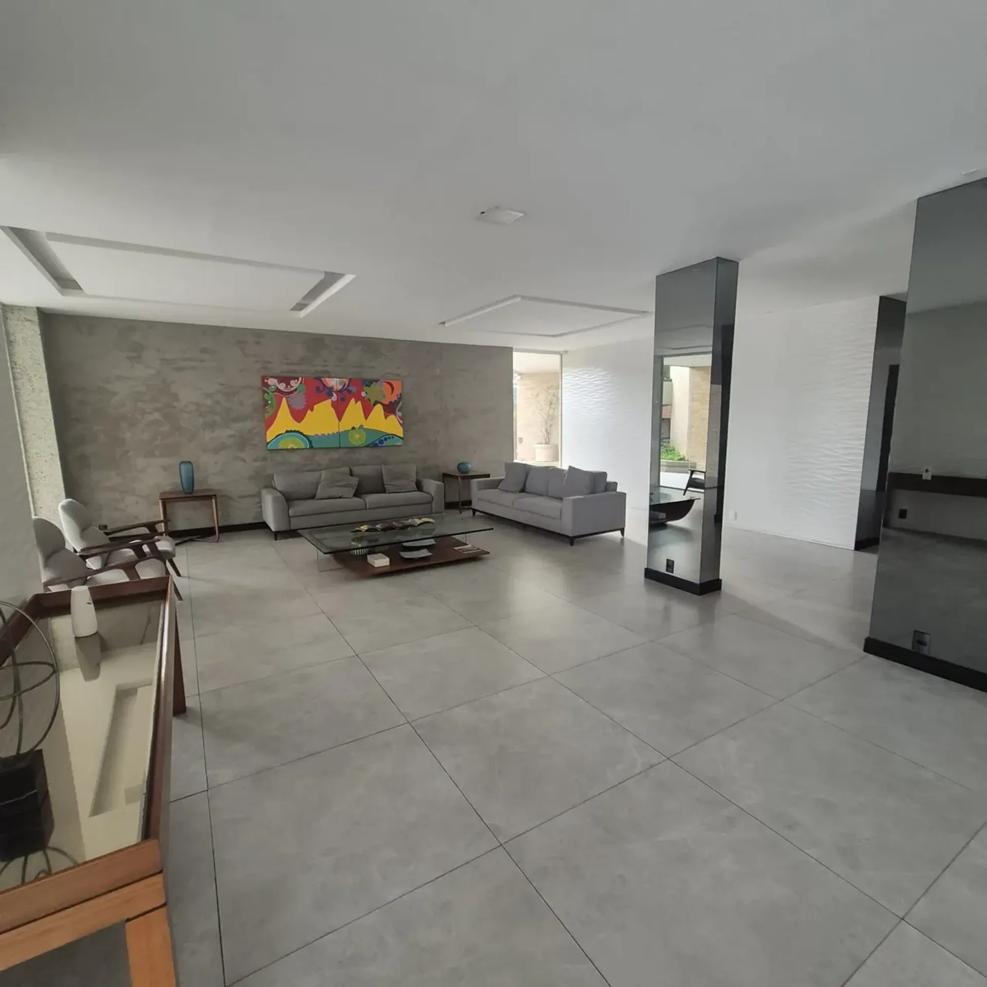 Furnished 1-bedroom apartment with open-plan kitchen — photo 22