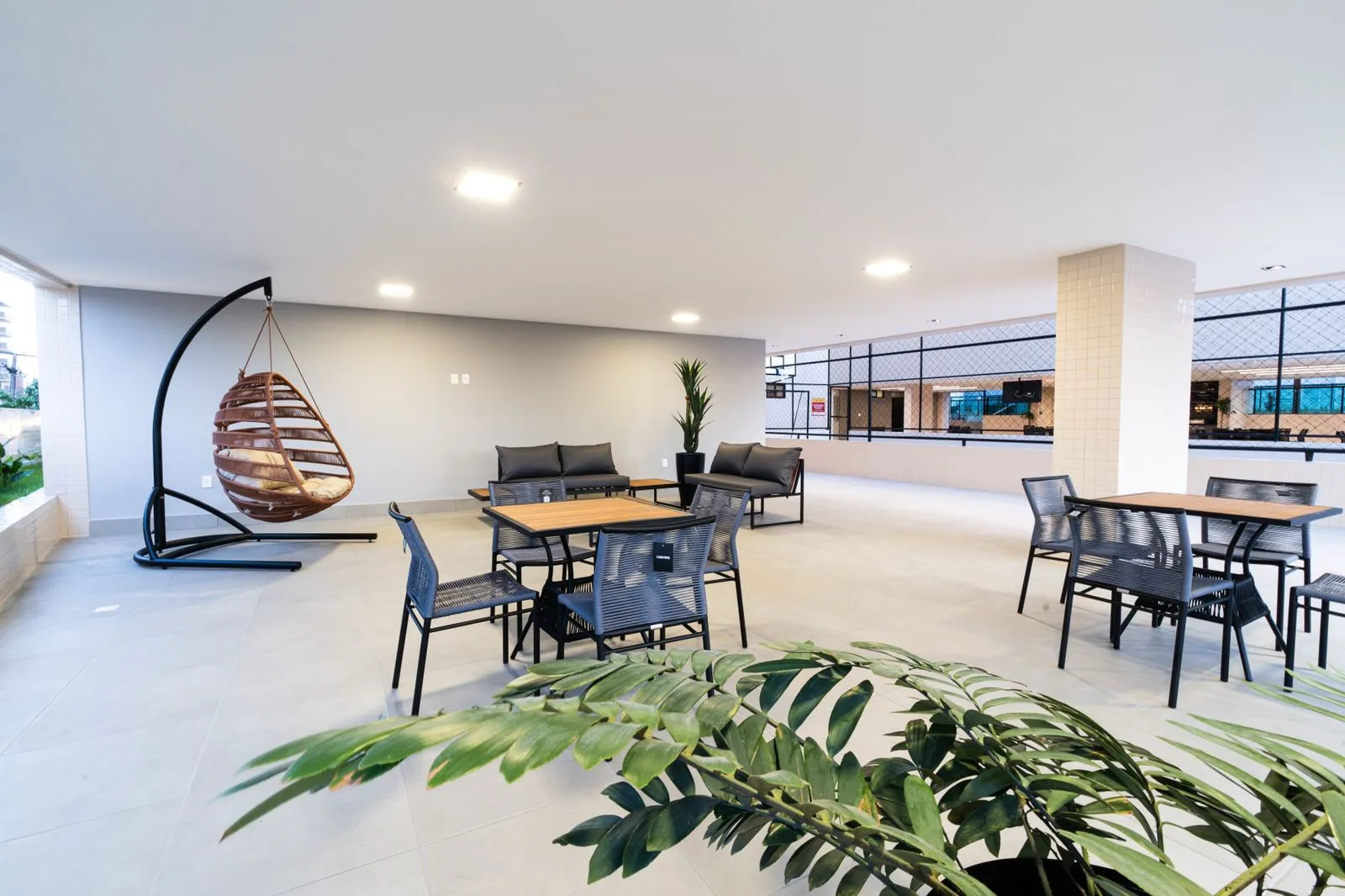 3-bedroom apartment in a building with a coworking space — photo 22