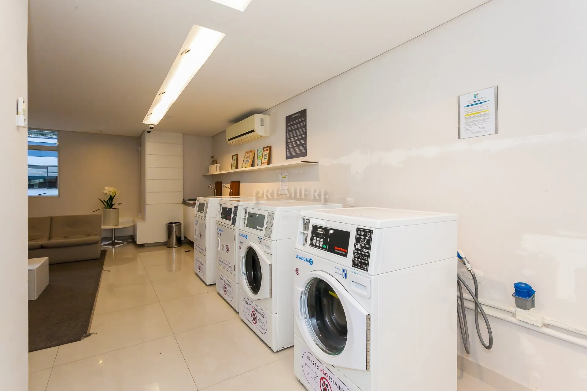 One-bedroom apartment with a washing machine in Curitiba — photo 16