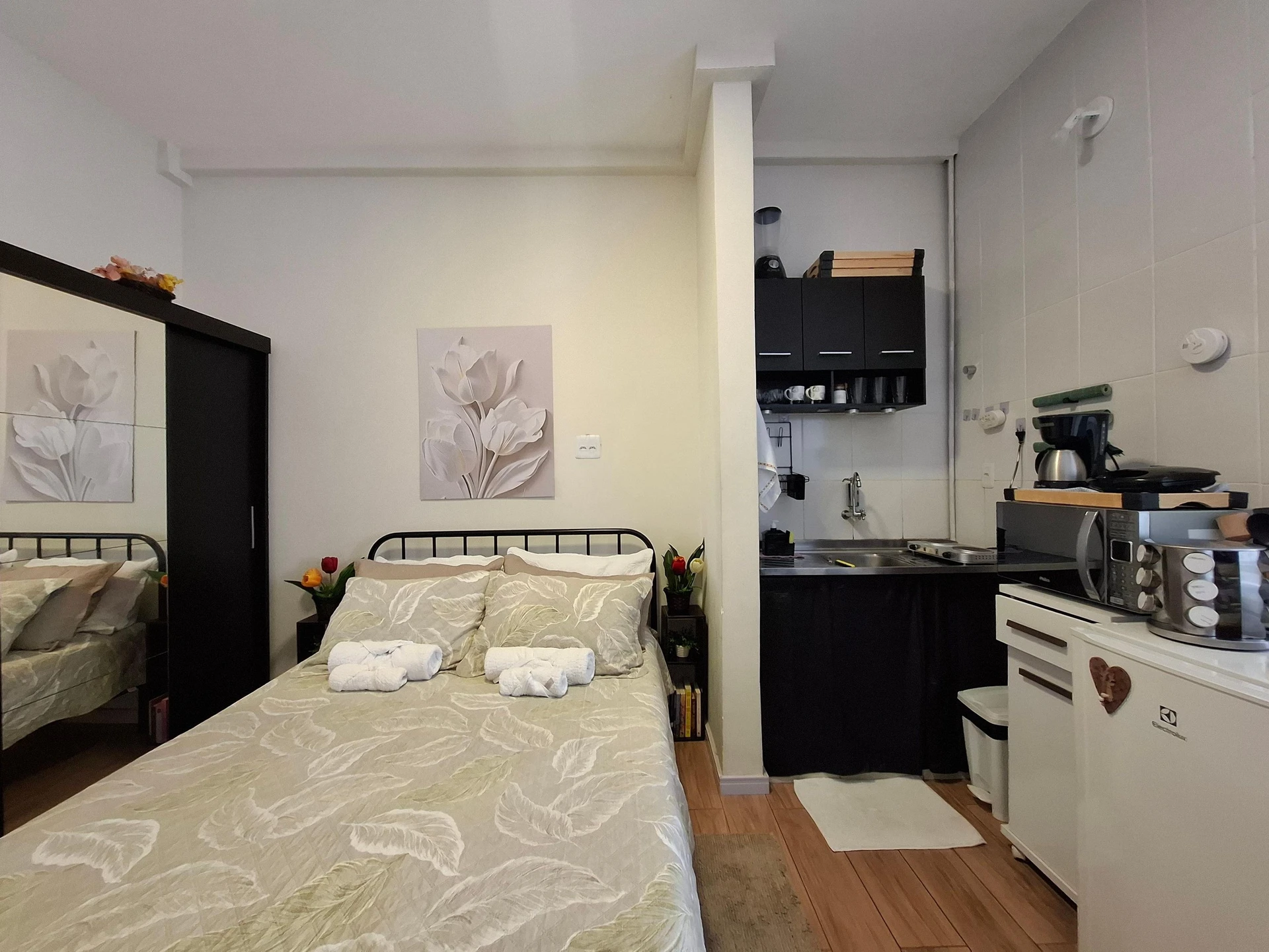 Studio com piso de madeira ou laminado, Santa Teresa — photo 3