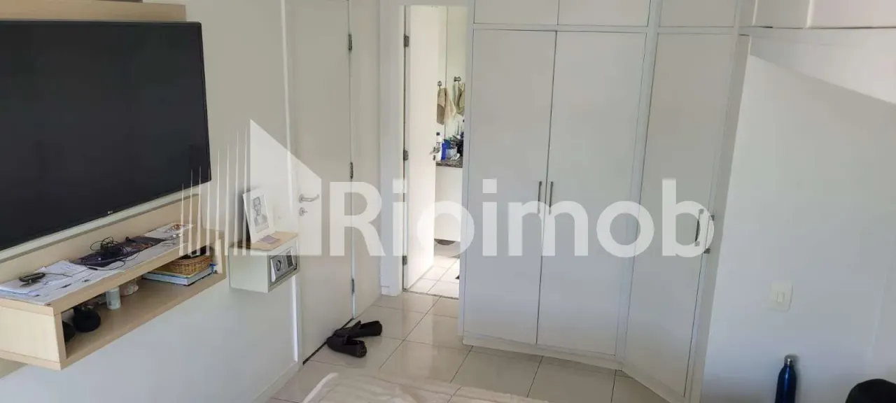 Furnished 3-bedroom duplex with 4 bathrooms and a home office — photo 10