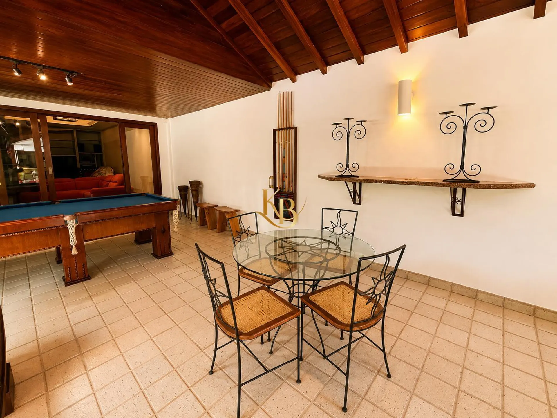 House with 5 bedrooms and a closed separate kitchen — photo 44
