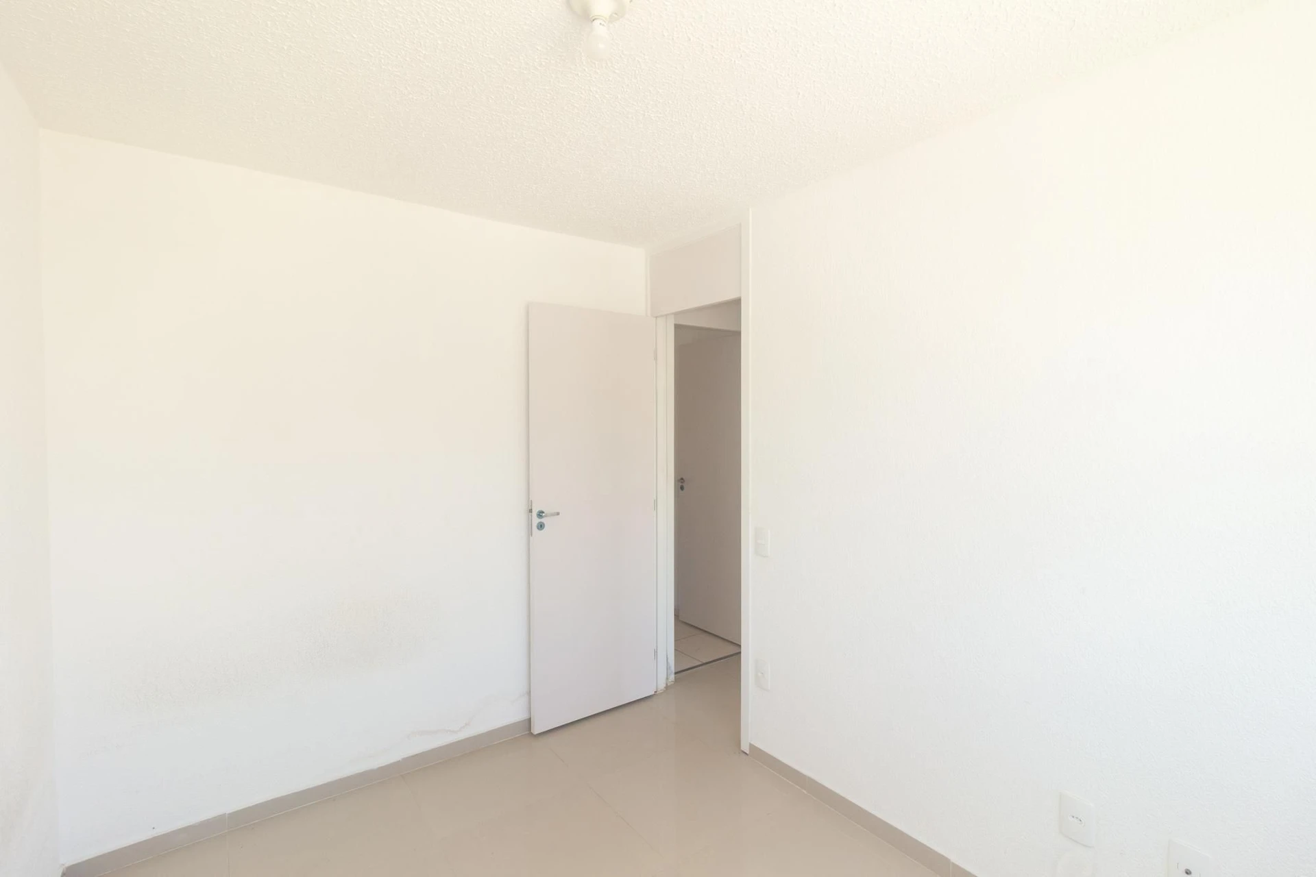 Apartamento com 2 quartos e piscina no condomínio — photo 22