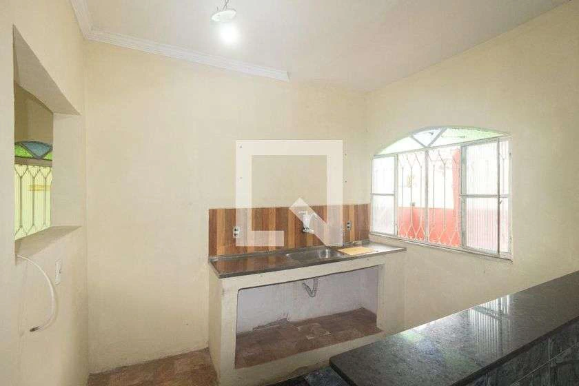 2-bedroom house with a laundry area — photo 4