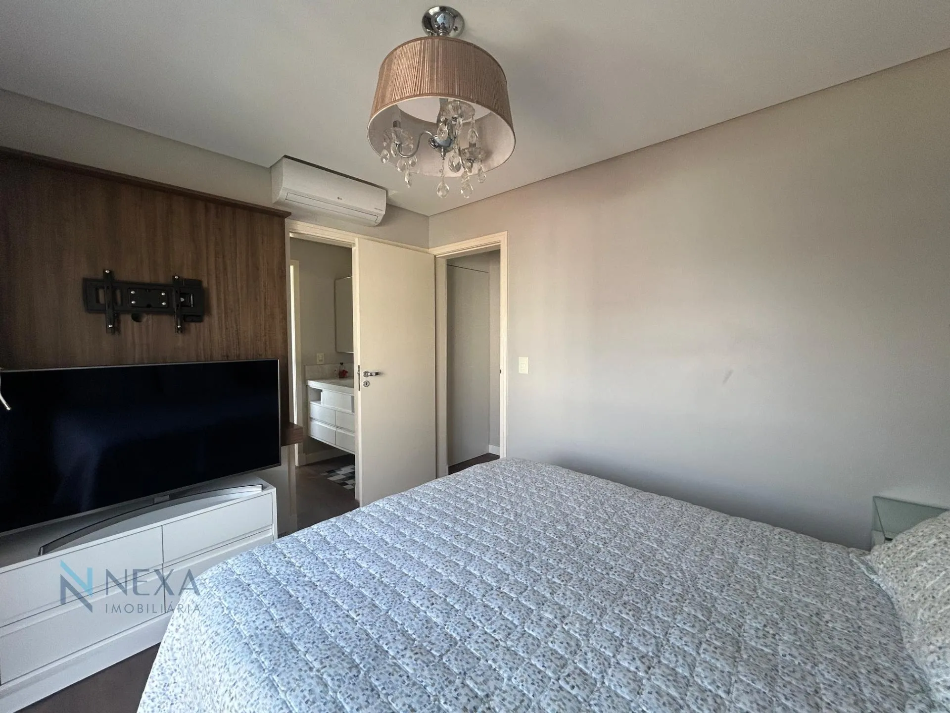 Furnished apartment with 2 en-suites and 152 m² — photo 16
