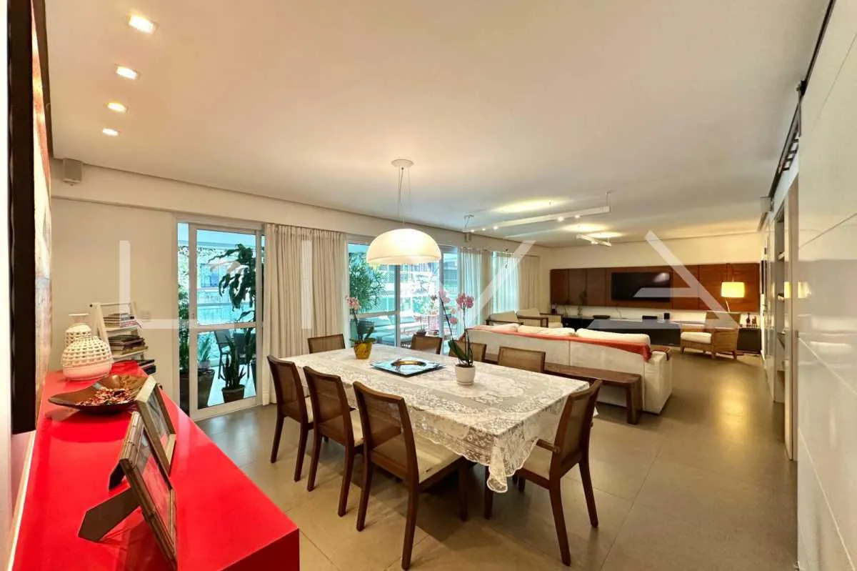 Furnished apartment with 4 bedrooms and 5 bathrooms — photo 30
