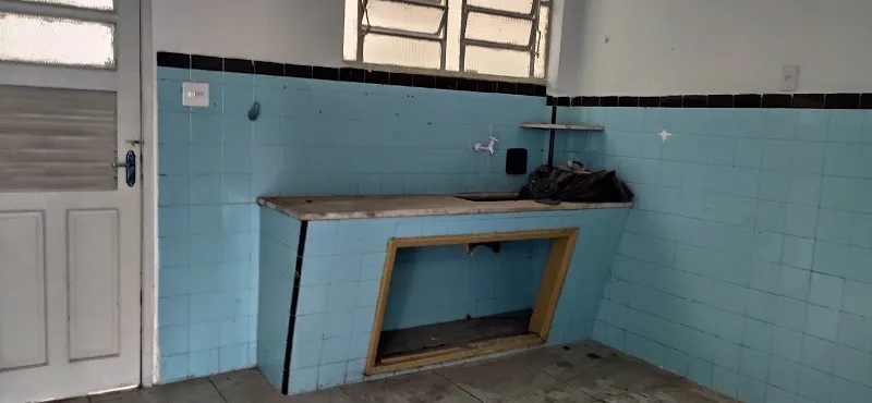 House with 2 bedrooms, 1 bath and no parking — photo 2