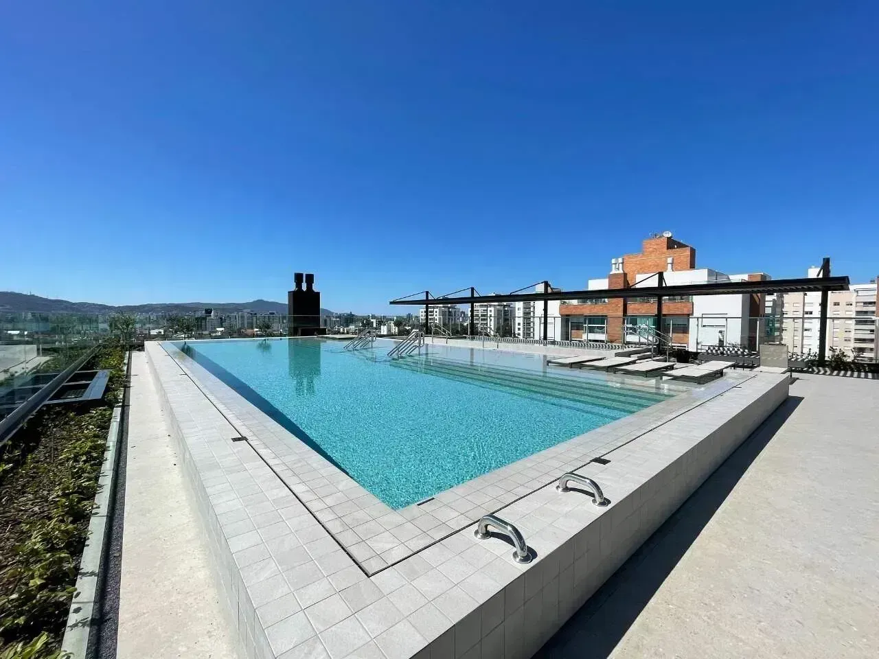 Furnished 2 en-suite bedroom apartment with 102 m²