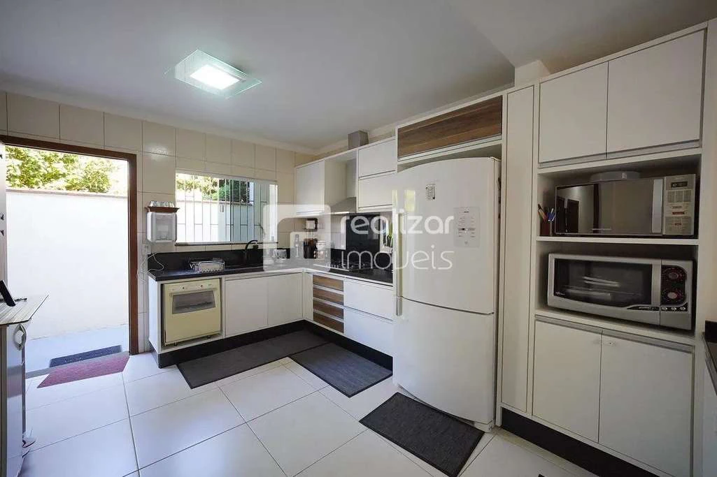 5-bedroom house with 360 m², garden and private BBQ — photo 2
