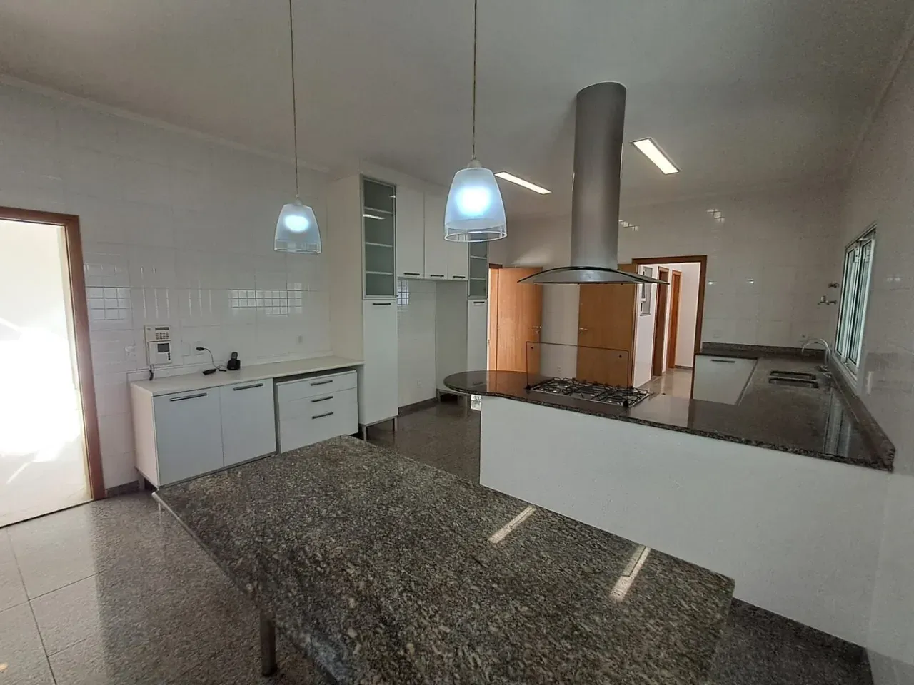House for rent with 1,500 m², 4 bedrooms and 5 baths — photo 40