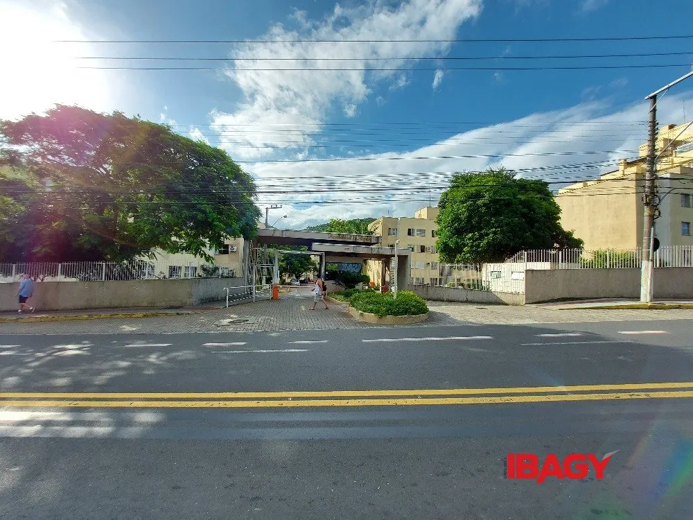 64 m² unfurnished apartment with 2 bedrooms and 1 bath — photo 2