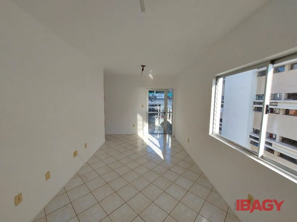 Apartamento com 2 quartos e sacada de 55 m² — photo 2