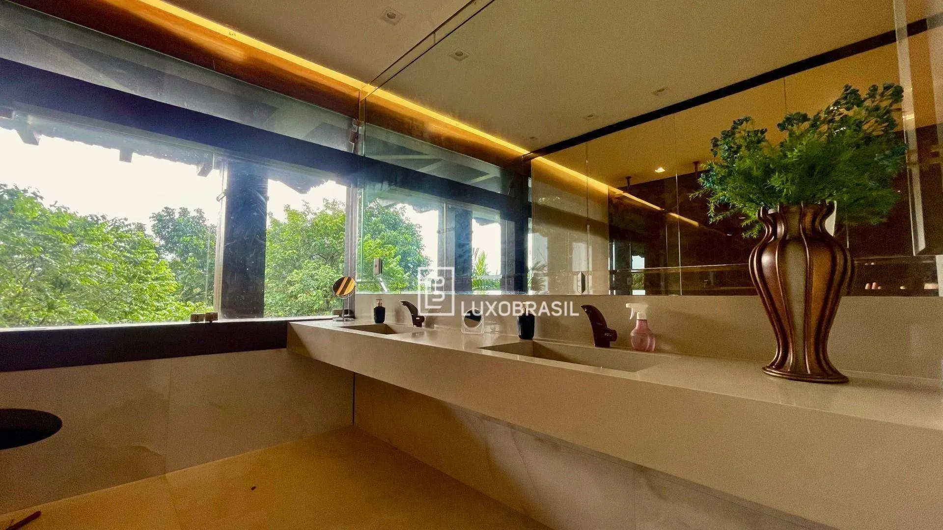 Furnished house with 9 en-suite bedrooms and 12 baths — photo 27