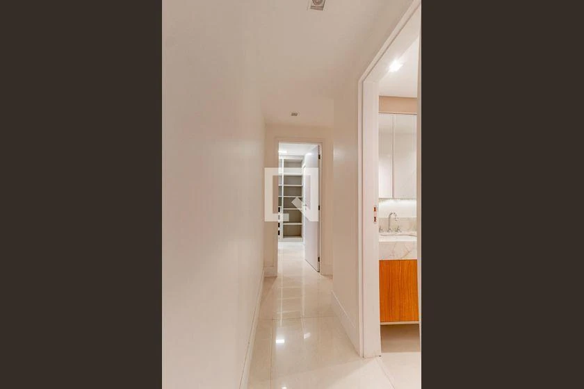 110 m² apartment with enclosed balcony and 3 bedrooms — photo 48