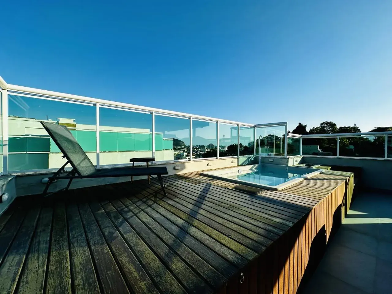 Furnished apartment, 198 m², with floor-to-ceiling windows — photo 10