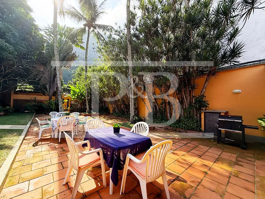 Casa com 4 dormitórios e varanda com churrasqueira — photo 6