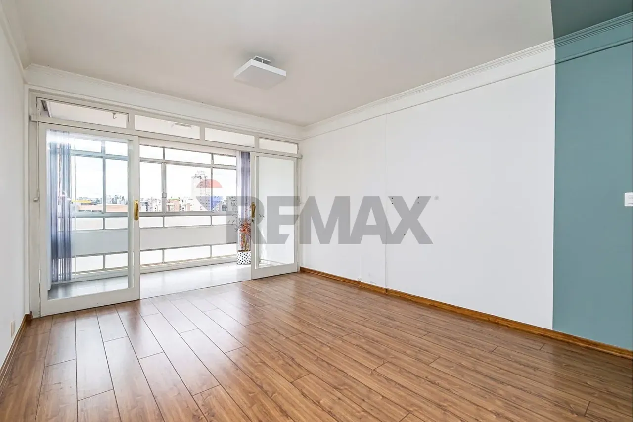 Home office in a 3-bedroom apartment, 181 m²