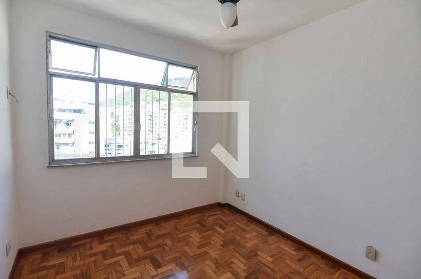 Walk-in closet in a 3-bedroom apartment, 90 m² — photo 14