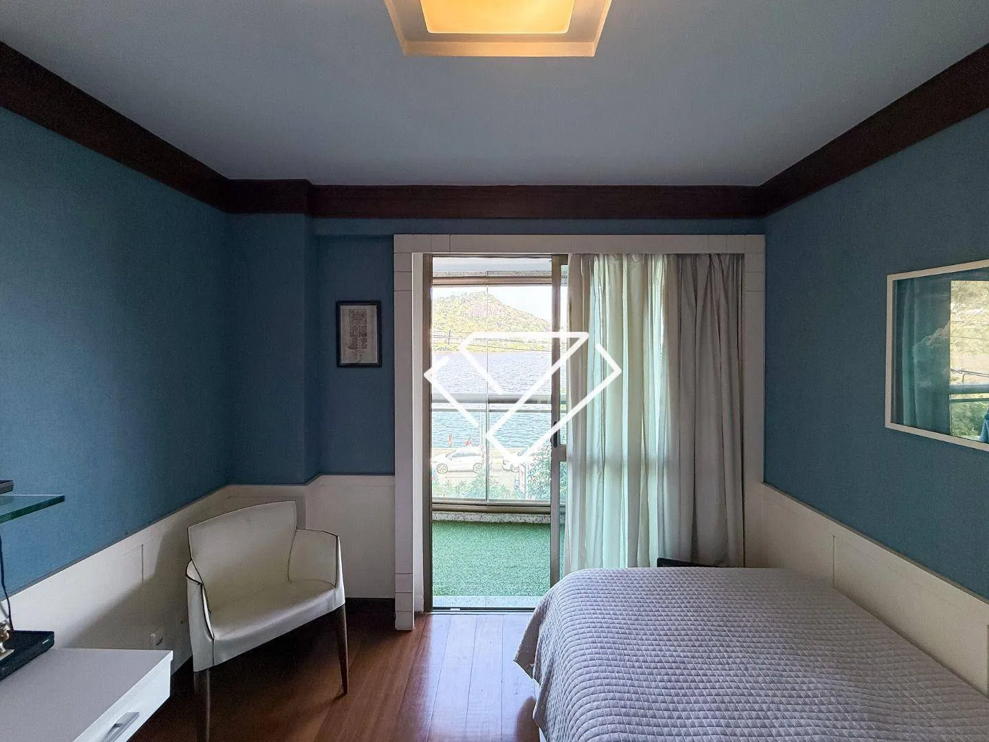 Furnished apartment with 4 en-suites and 258 m² — photo 35