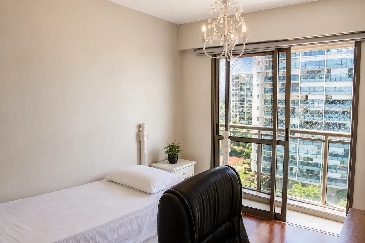 Furnished apartment with 4 bedrooms and 5 bathrooms — photo 13
