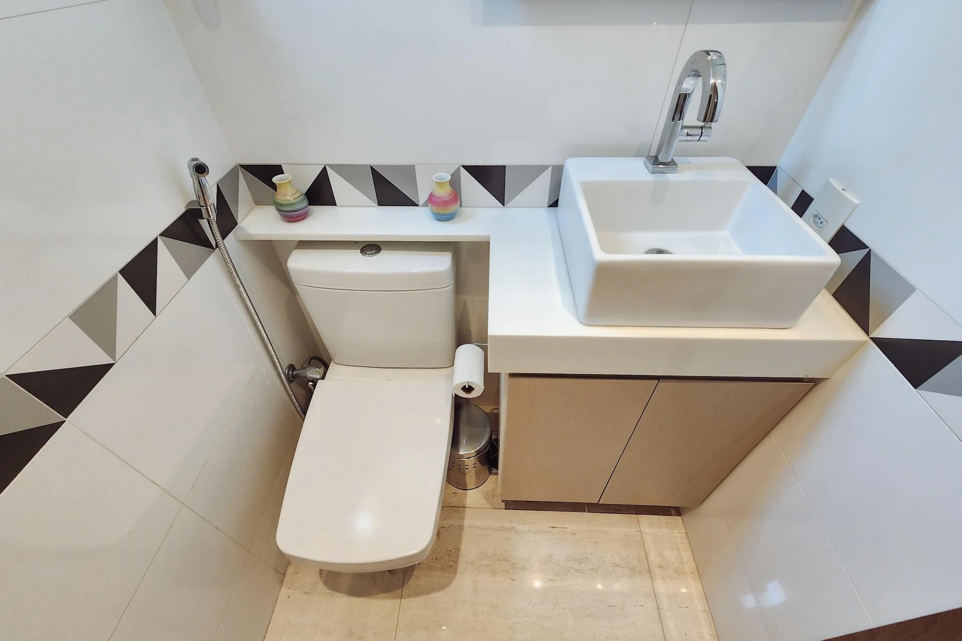 3-bedroom apartment with an ensuite suite and 2 parking — photo 2