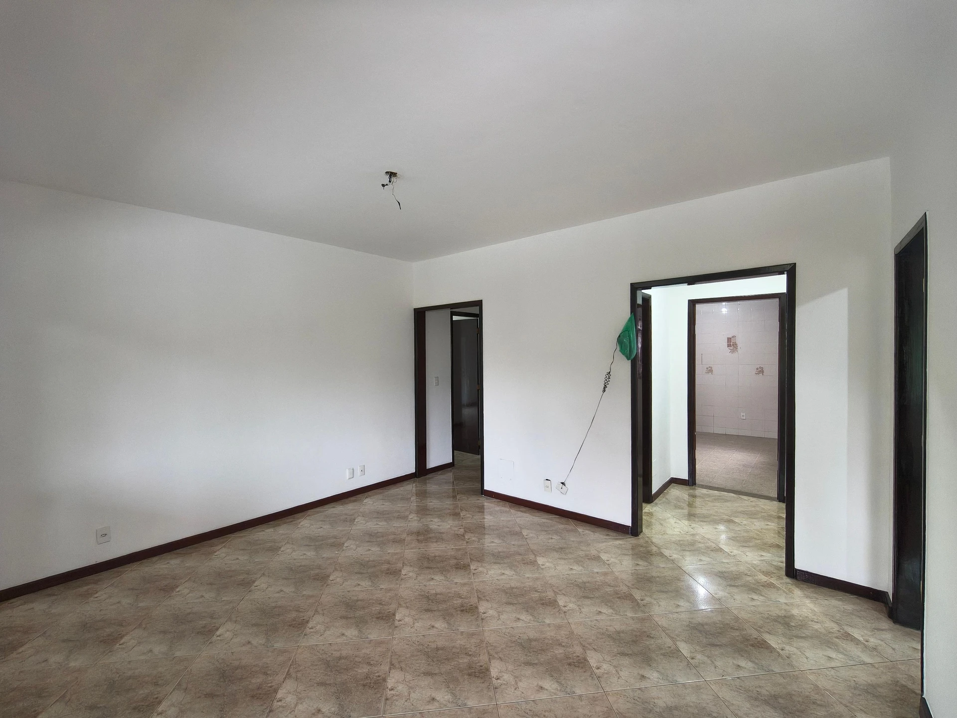 House with 3 bedrooms and an enclosed balcony — photo 49