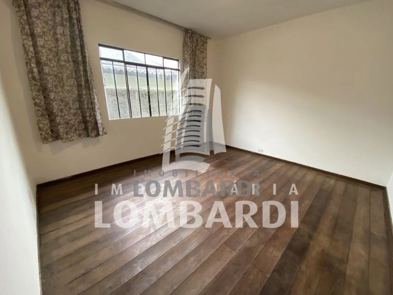 2-bedroom house with wood or laminate floors in Curitiba — photo 4