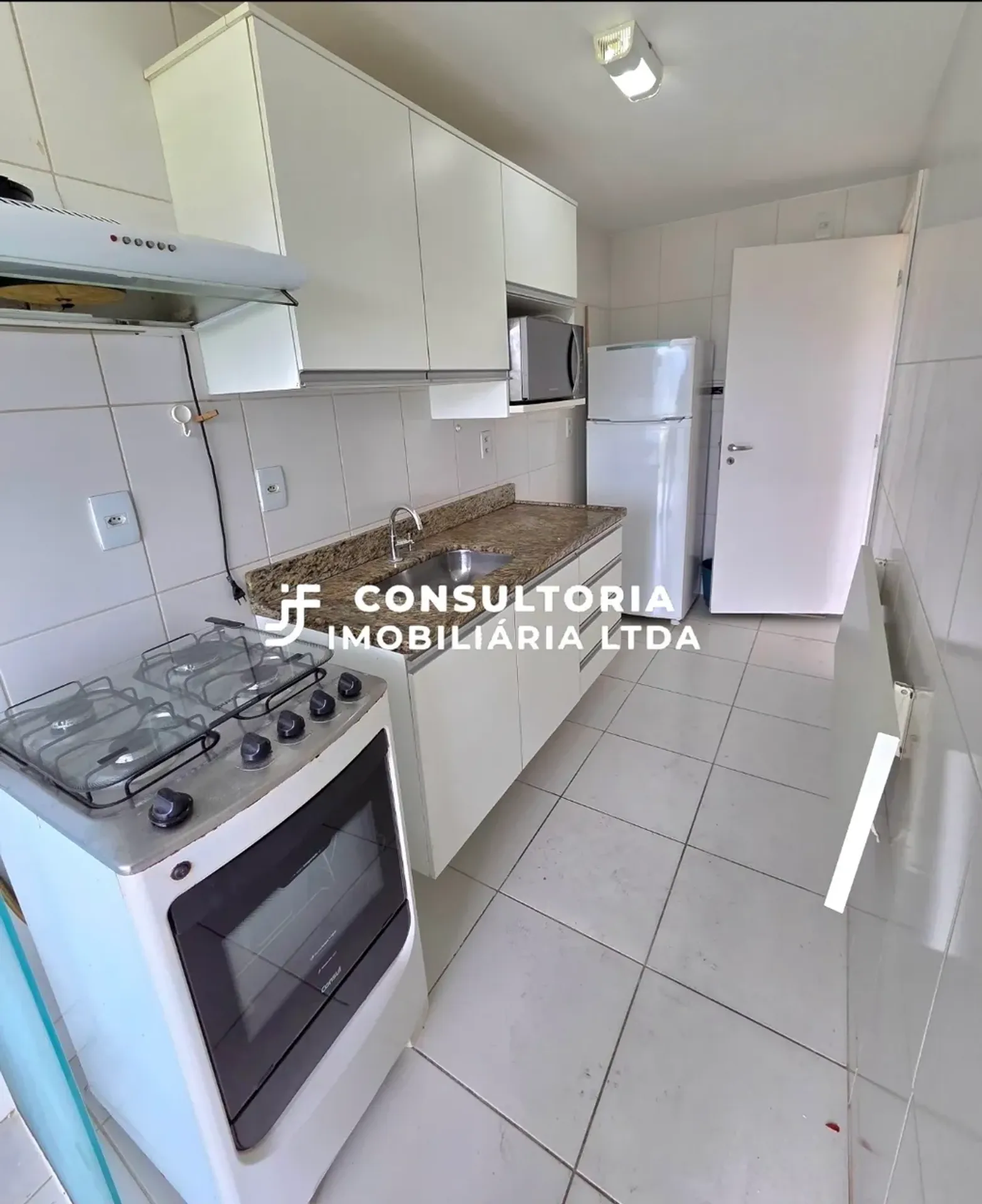 Unfurnished apartment with air conditioning and 3 bedrooms — photo 24