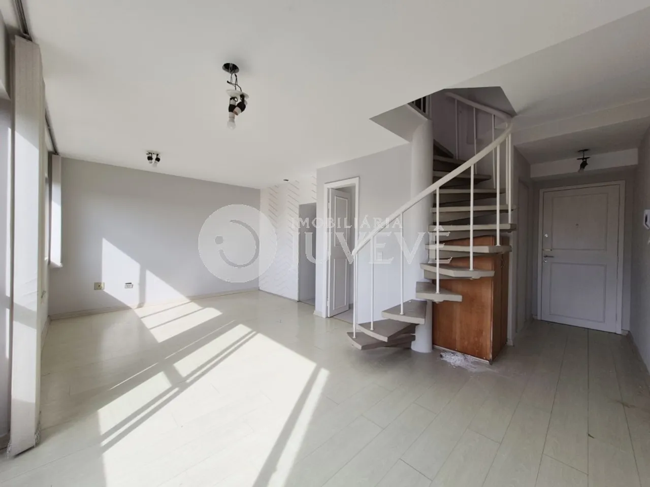 Apartamento duplex com 2 dormitórios e 2 banheiros — photo 3