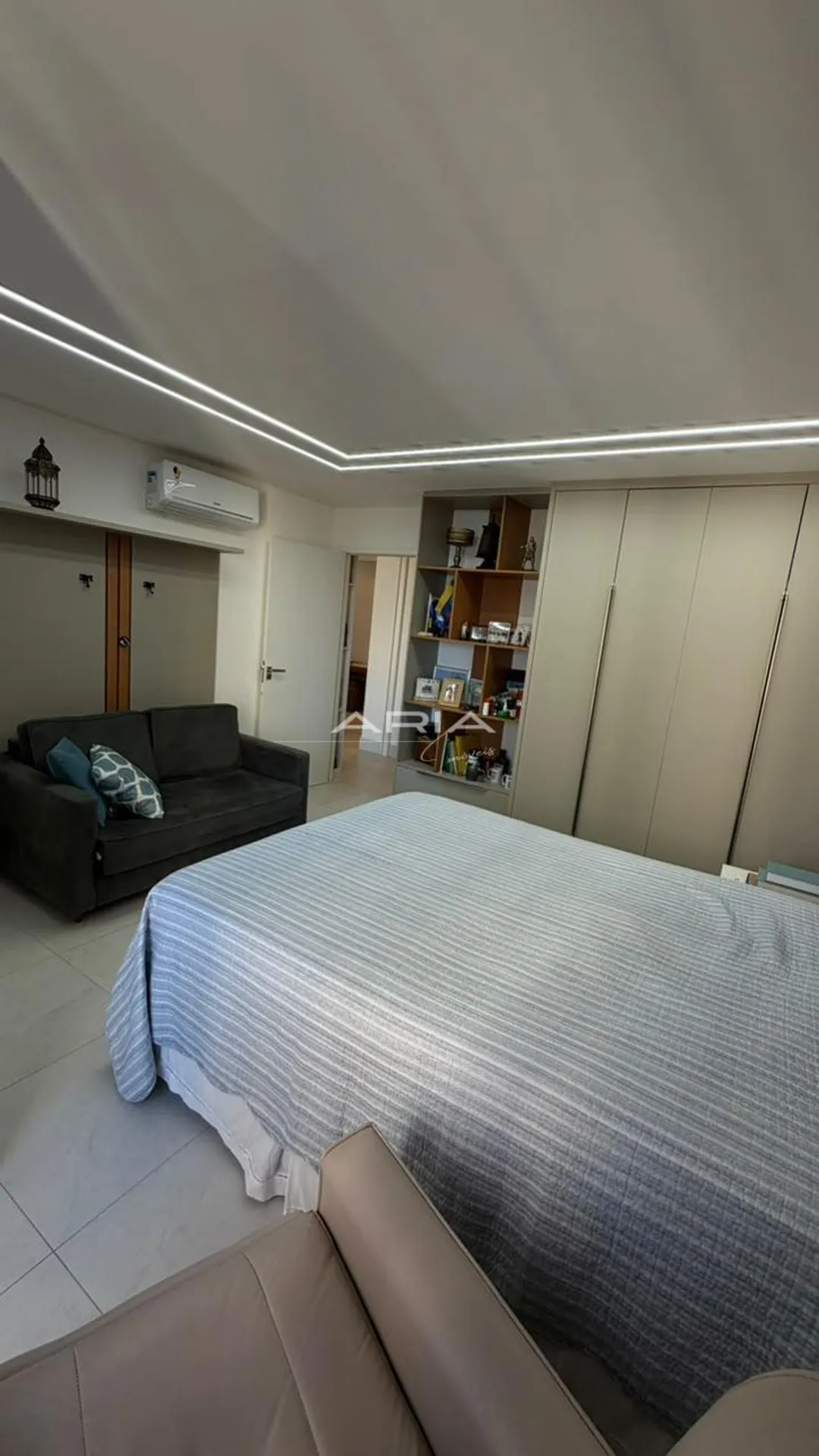One-bedroom apartment with a glass-enclosed balcony — photo 13