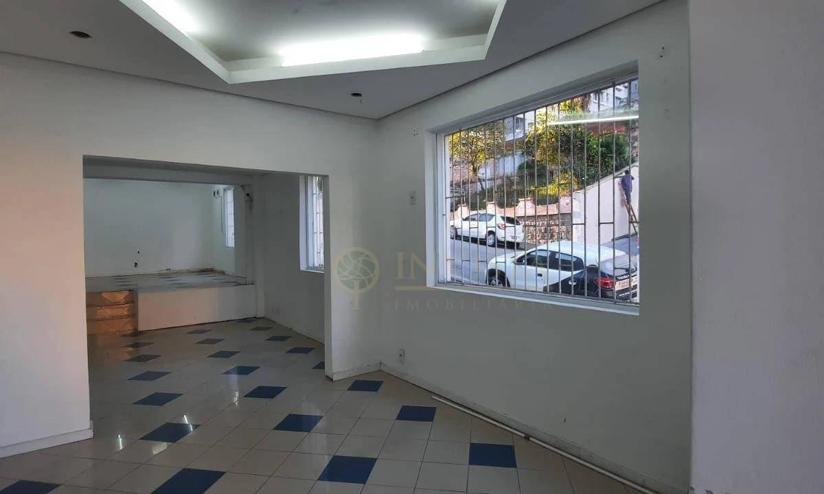 Комерційний будинок з 11 спальнями і 2 ванними — photo 13