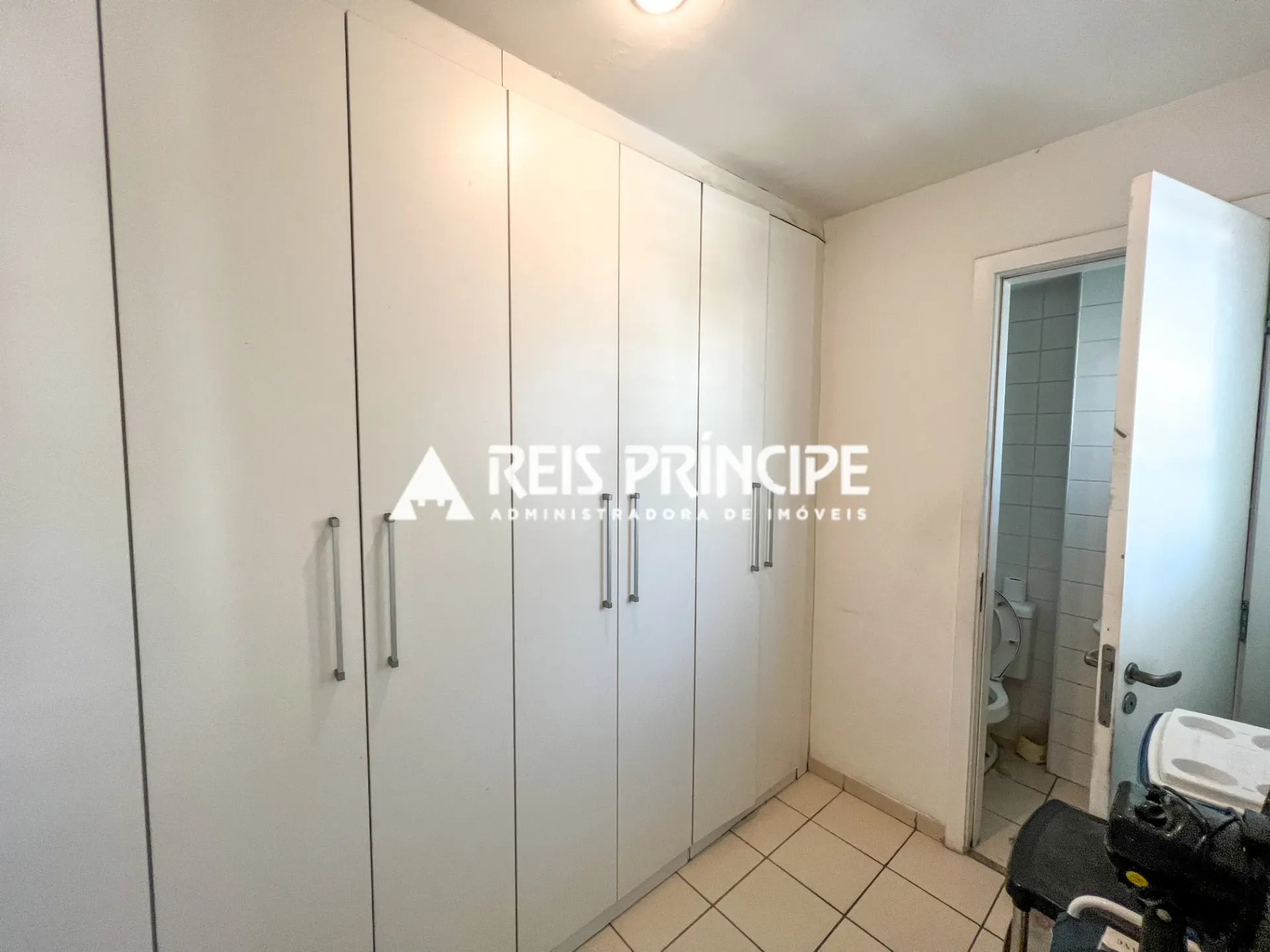 Furnished apartment with 3 bedrooms and 3 bathrooms — photo 23