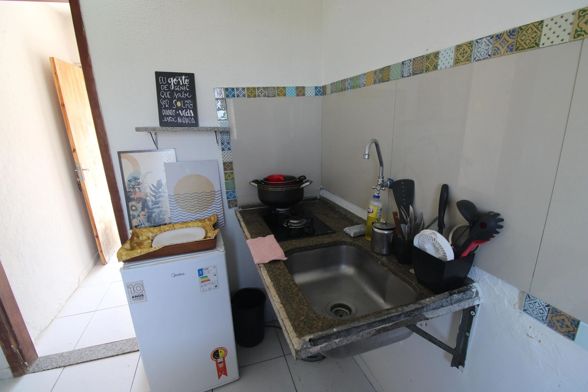 Kitnet com 1 quarto e cooktop a gás compacto — photo 10