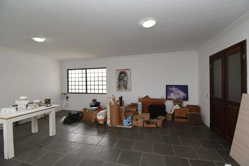 House with 4 bedrooms, 4 baths, and 5 parking spaces — photo 6