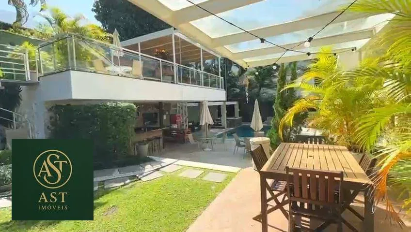686 m² house with floor-to-ceiling windows and a bathtub — photo 72