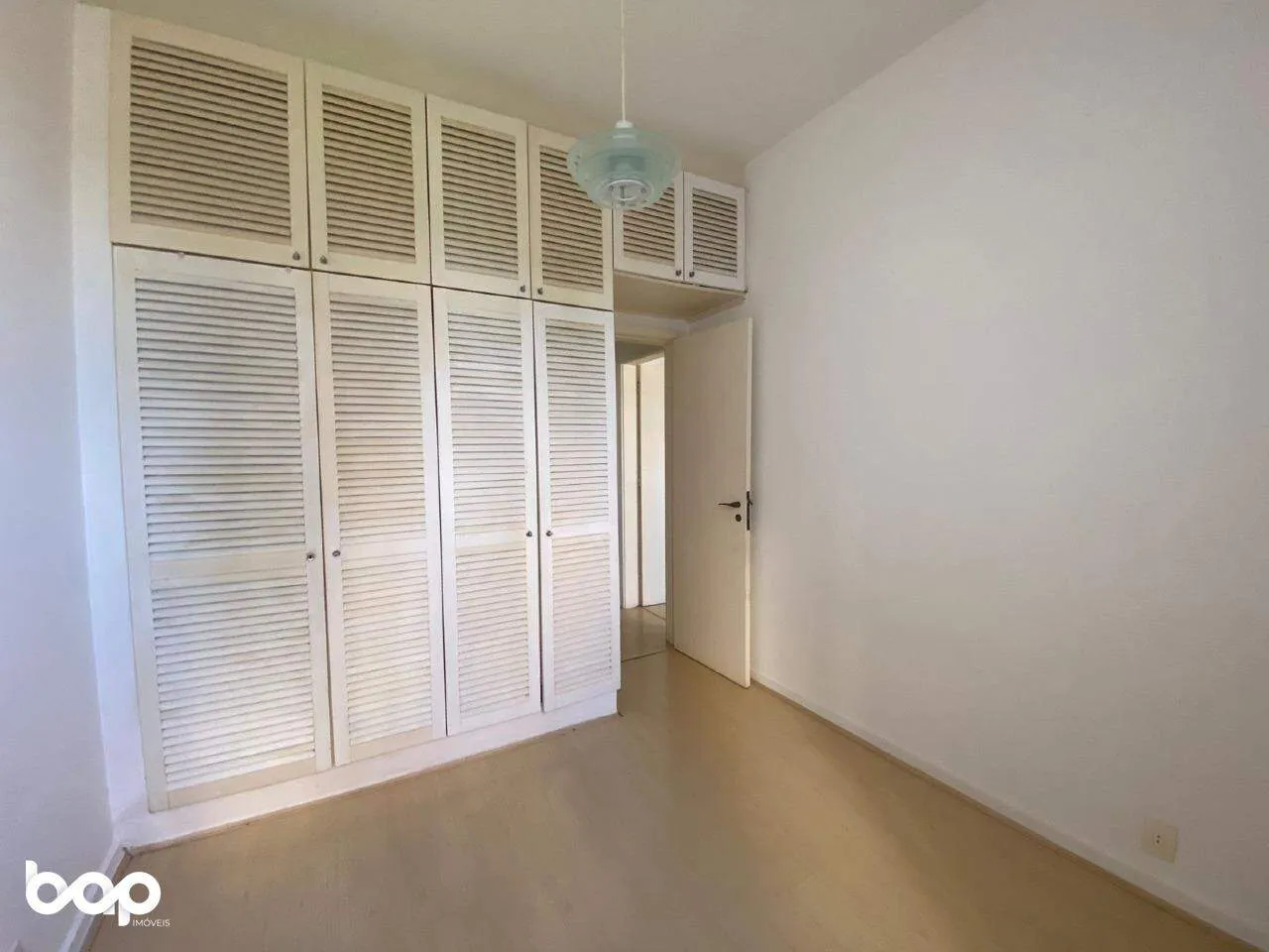 2-bedroom apartment in a building with a gym — photo 7