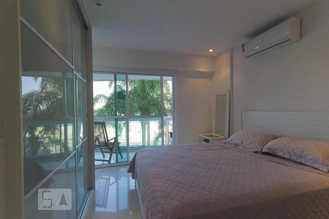 Furnished apartment with 2 en-suites and a balcony — photo 40