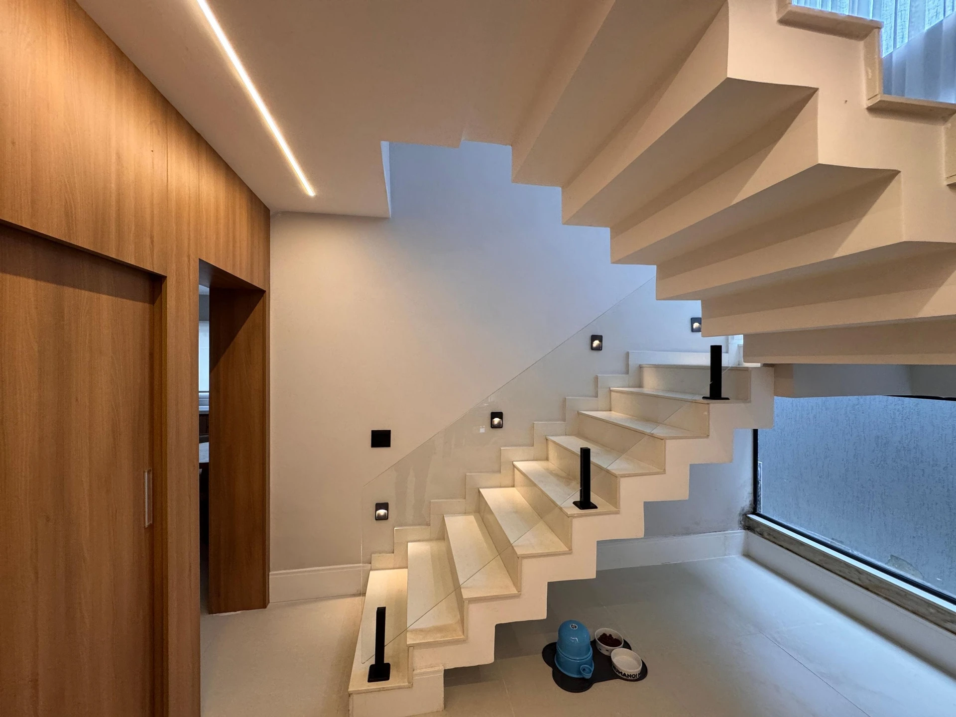 Будинок 280 м² із заскленим балконом та панорамними вікнами — photo 63