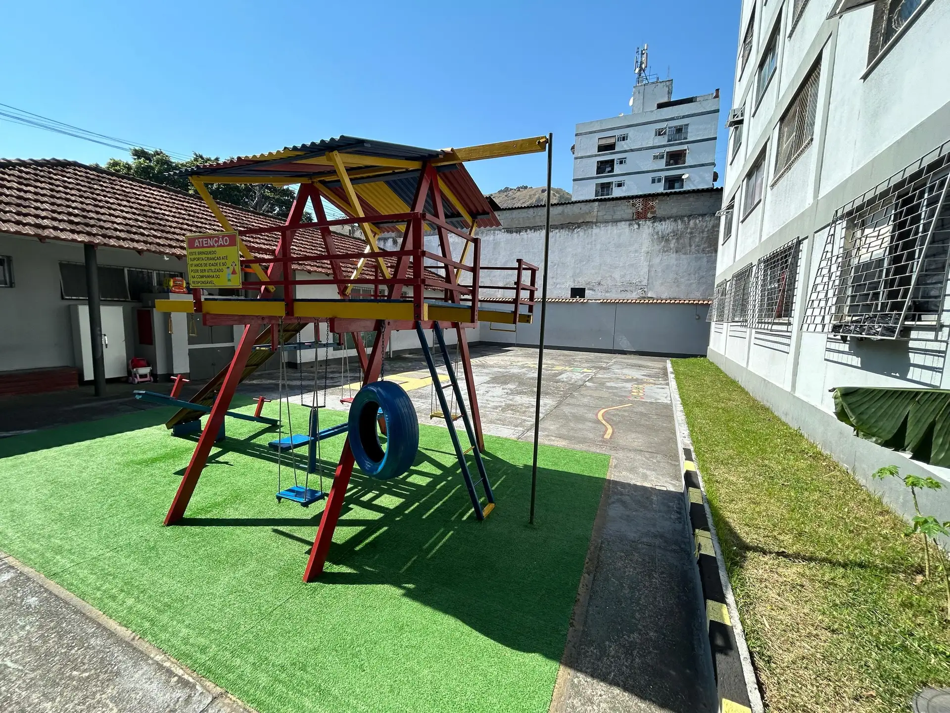 Unfurnished rental apartment with 2 bedrooms and parking